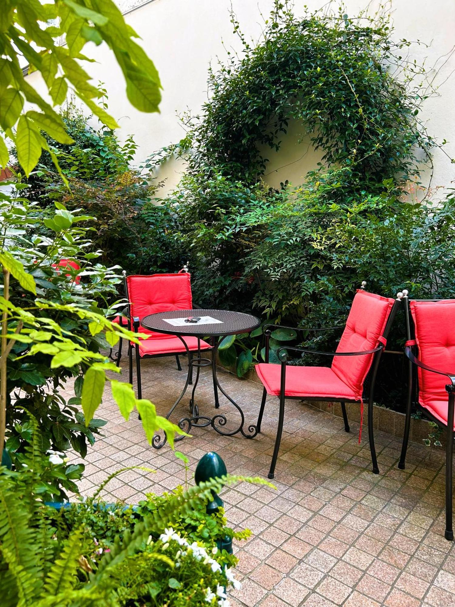 Hotel De Varenne 4*